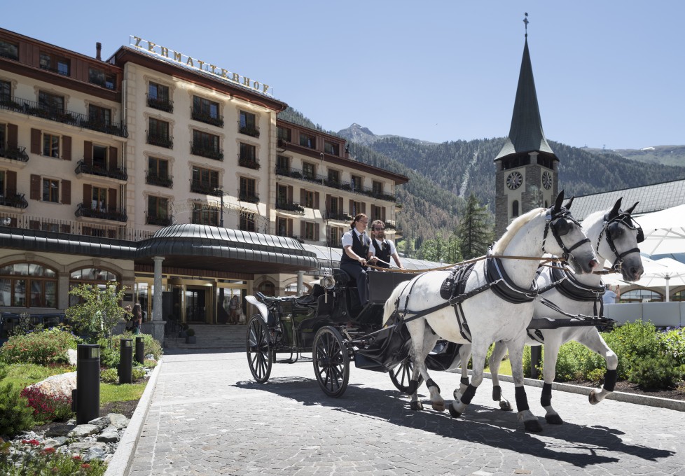 hotel zermatt zermatterhof exterior carriage high